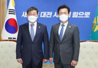 허태정 대전시장, 전해철 행안부장관과 지역현안 의견 나눠