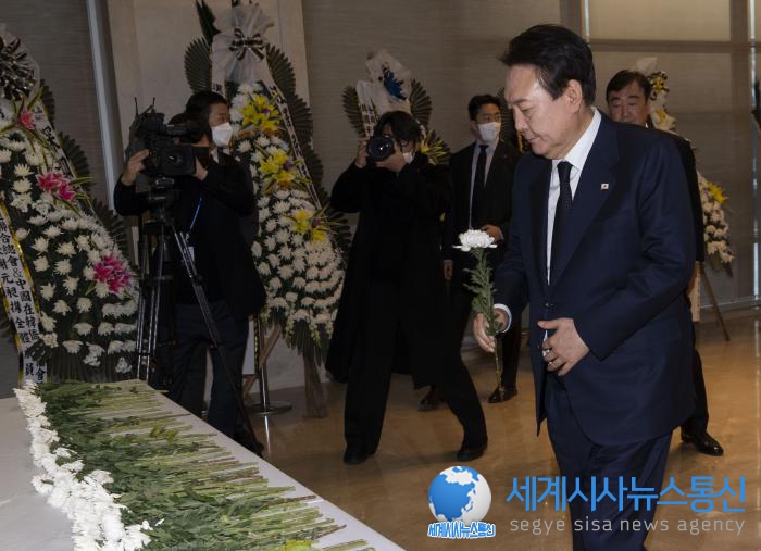 [포토] 윤 대통령, 中 장쩌민 전 국가주석 조문