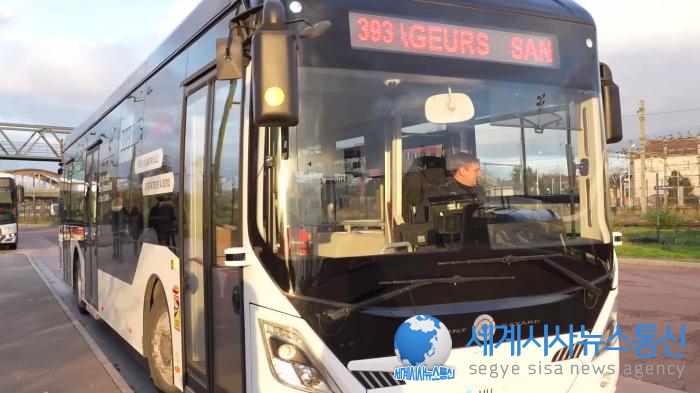 [영상] 파리 도로서 여객 운행 앞둔 中 자율주행버스